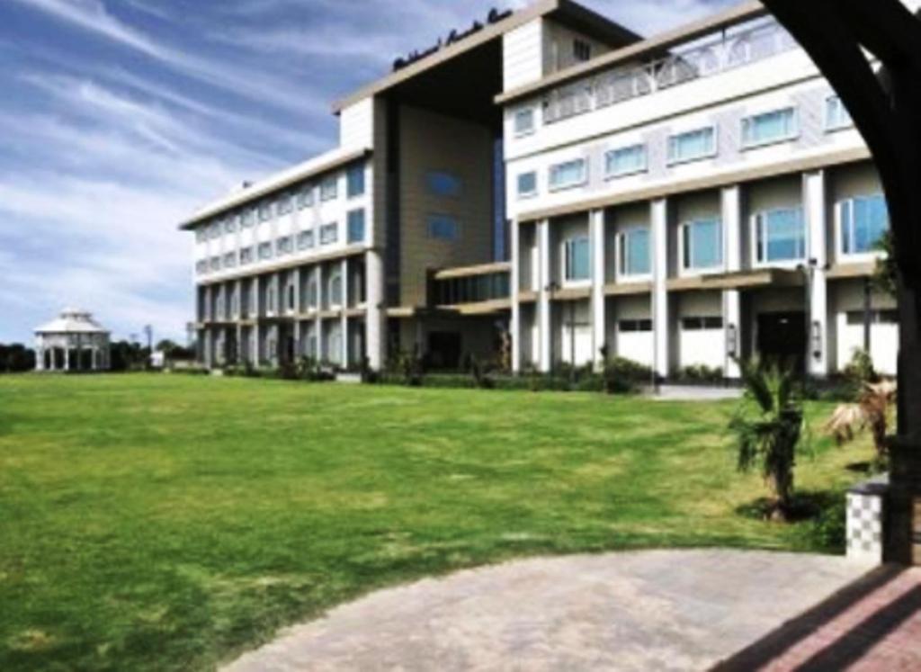 Brijwasi Lands Inn Mathura Exterior photo