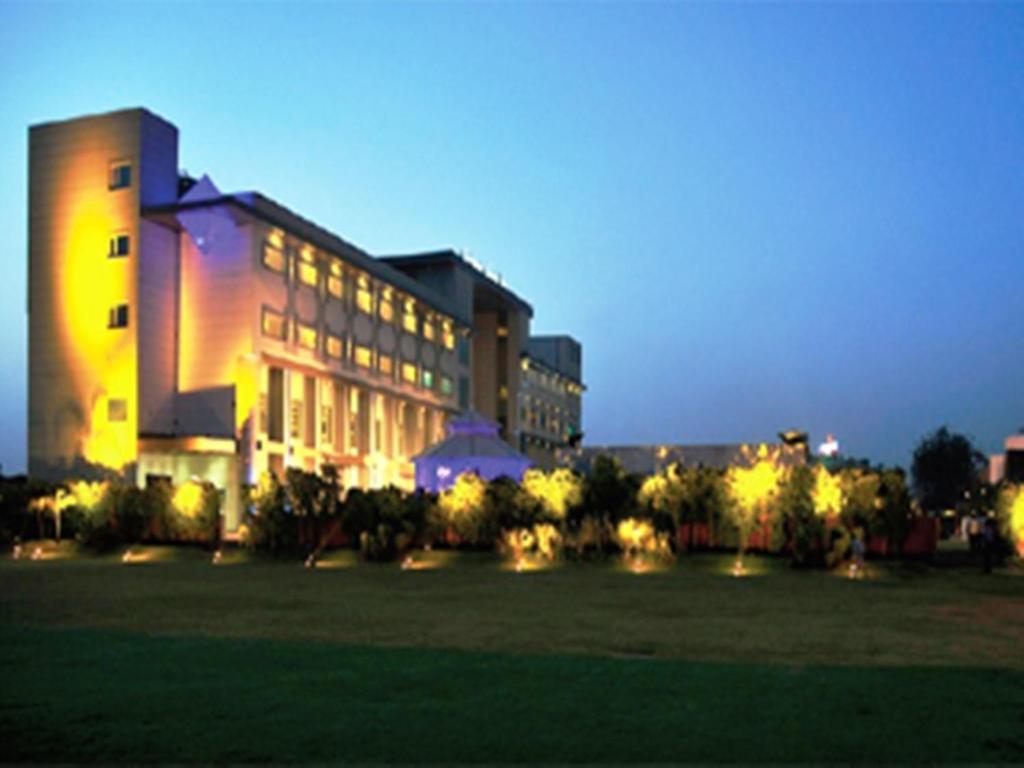 Brijwasi Lands Inn Mathura Exterior photo