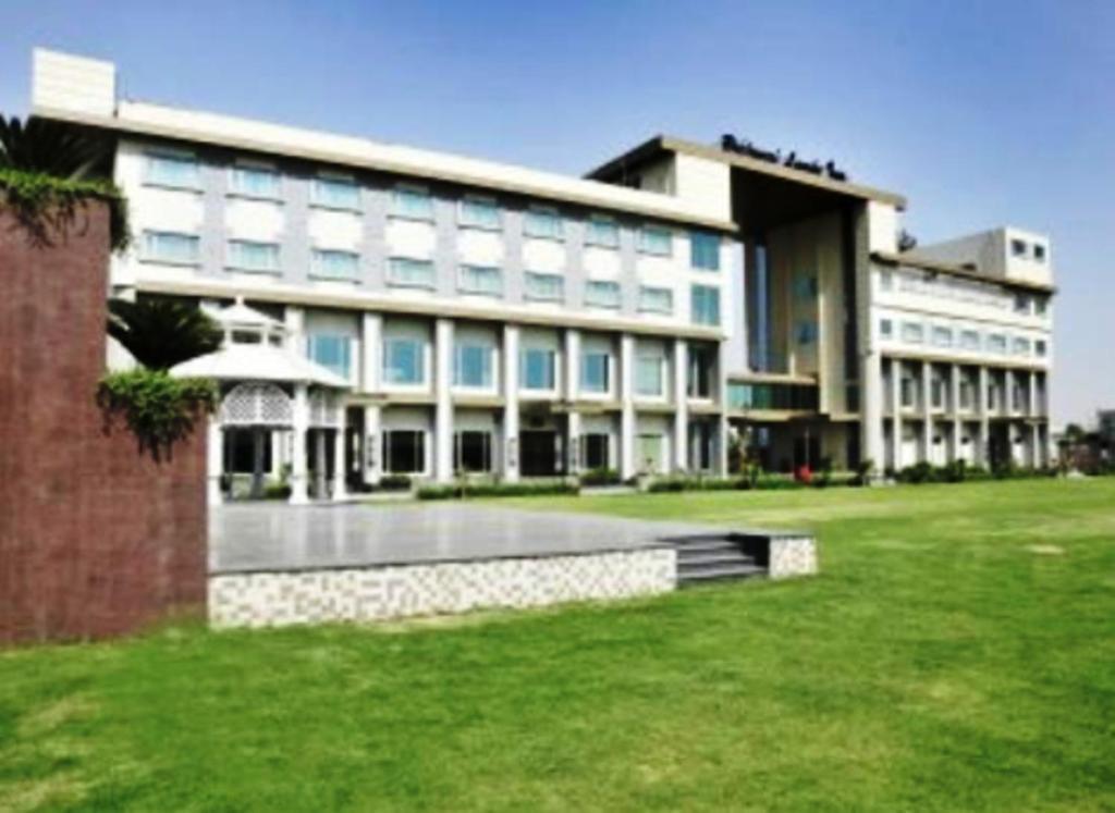 Brijwasi Lands Inn Mathura Exterior photo